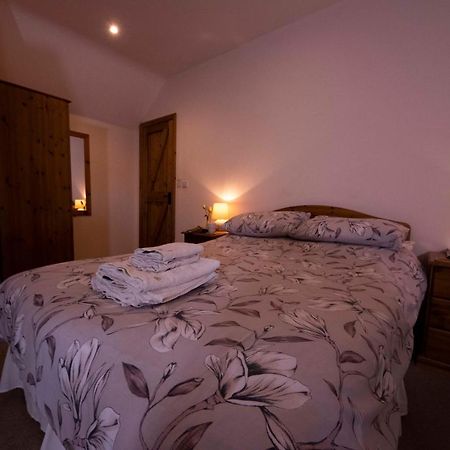 Bed and Breakfast Polhilsa Farm Callington Екстер'єр фото